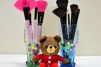Romwe's 24pcs Make Up Brush in Black And Pink: Brush Your Way To Beauty