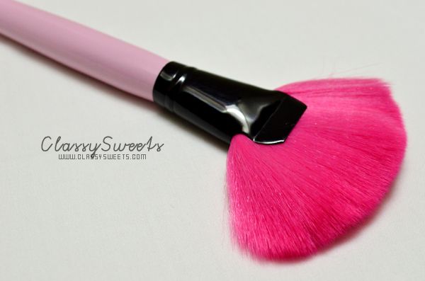 Romwe's 24pcs Make Up Brush in Black and Pink: Brush Your Way To Beauty