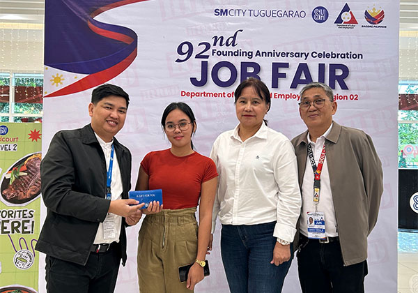 SM Supermalls Celebrates DOLE's 92nd Anniversary And Marks 30,000th Hired-On-The-Spot Milestone