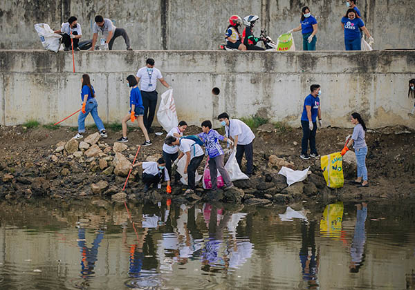 SM Coastal Cleanups Go Beyond Trash, Teach Communities To Care